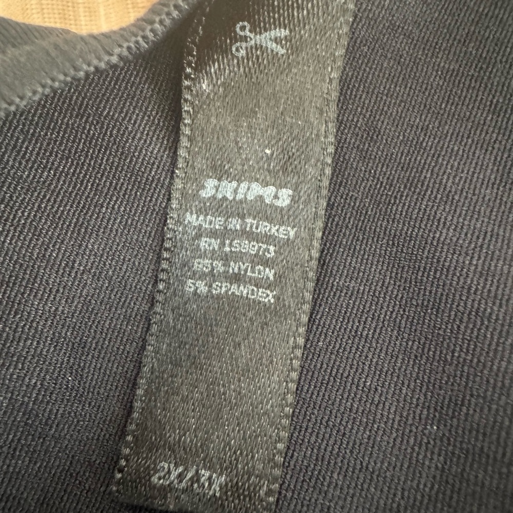 SKIMS Black Mock Neck Long Sleeve Bodysuit - Picture 2 of 8